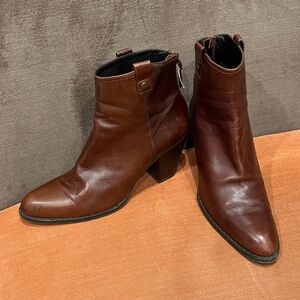 Stuart Weitzman Hipgal Mahogany 3” Chunky Heel Almond toe 9.5 US